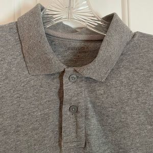 Sonoma men’s collared polo in a soft gray 100 % cotton. Size S. EUC